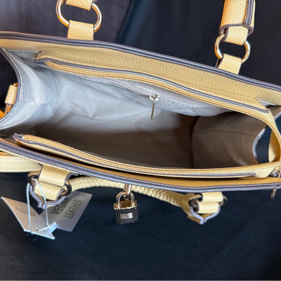 NWT Elegant Vegan Leather Yellow Handbag with removable strap - Picture 8 of 10